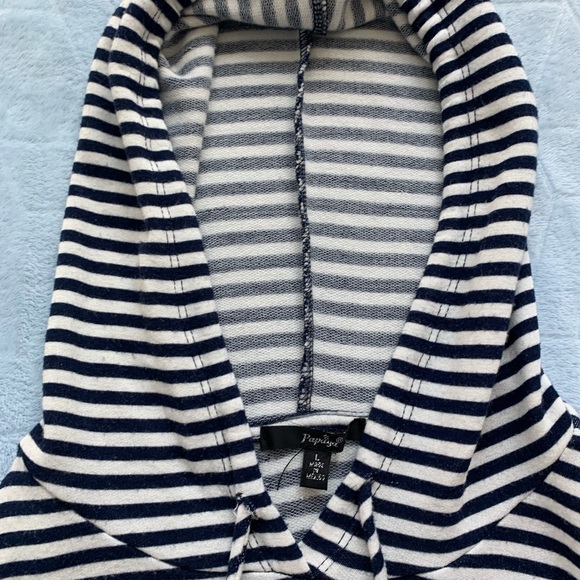 No sleeve navy blue and white striped crop top! - Picture 3 of 3